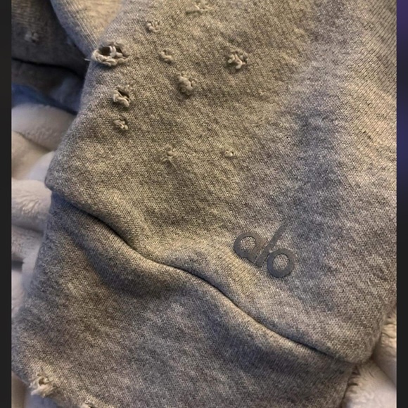 🍭ALO yoga distressed, cropped sweatshirt, size large - Picture 4 of 4
